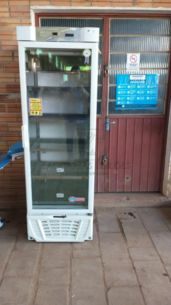 LOTE 008 - Câmara de vacina.