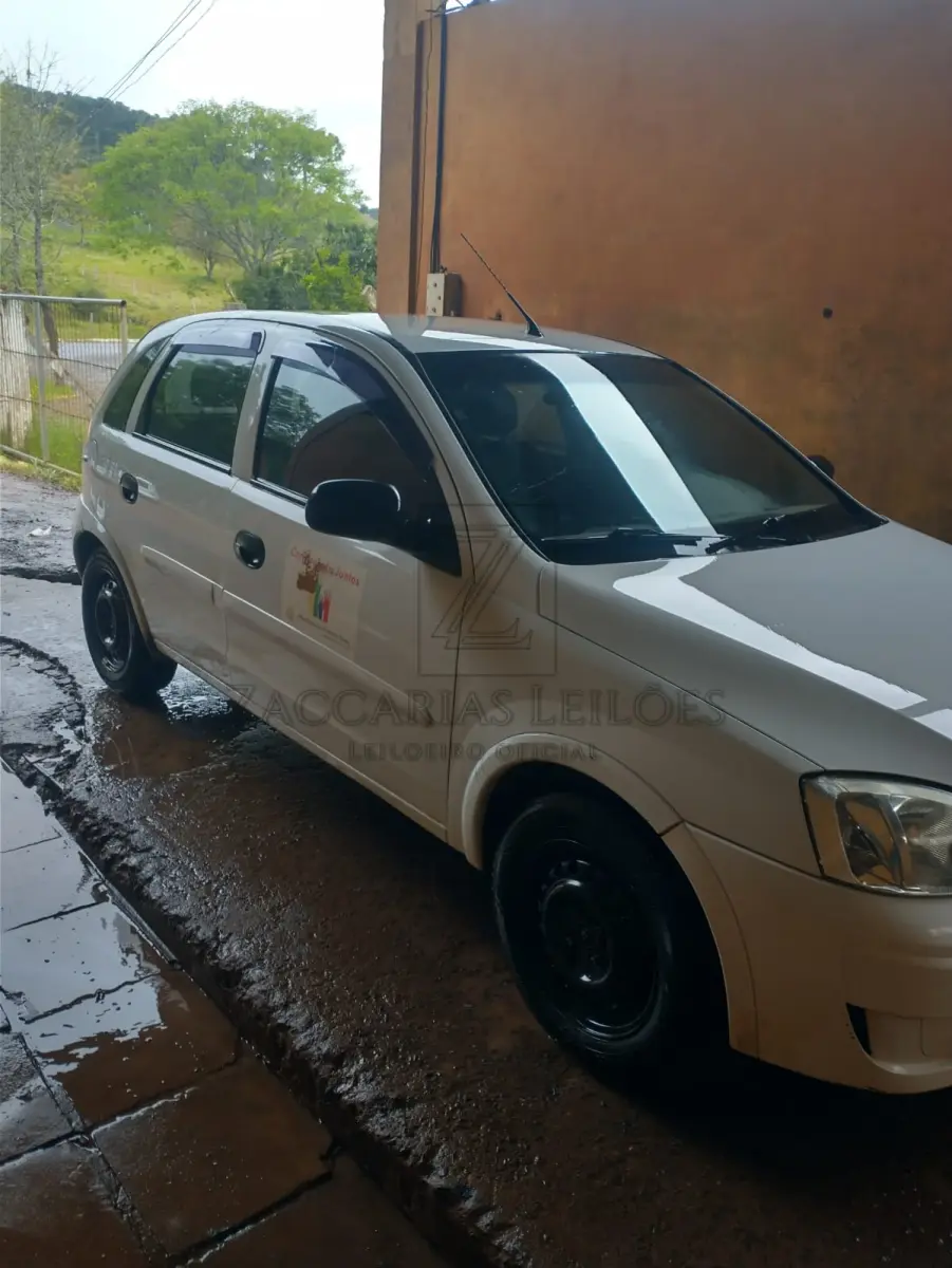 LOTE 001 - Um automóvel da marca GM-CHEVROLET/CORSA HATCH MAXX, ano/modelo	2010/2011, cor branca, placas IQT-6E11