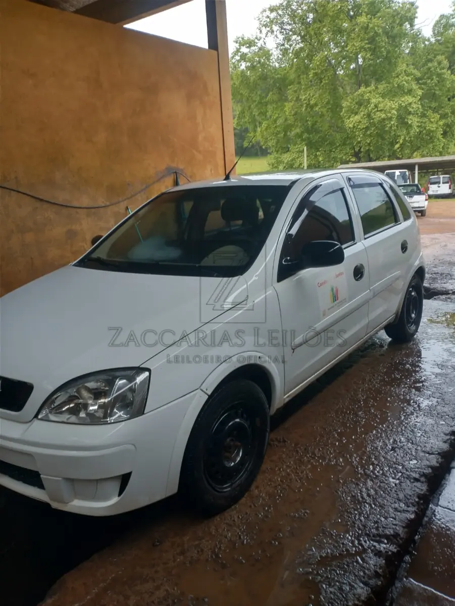 LOTE 001 - Um automóvel da marca GM-CHEVROLET/CORSA HATCH MAXX, ano/modelo	2010/2011, cor branca, placas IQT-6E11