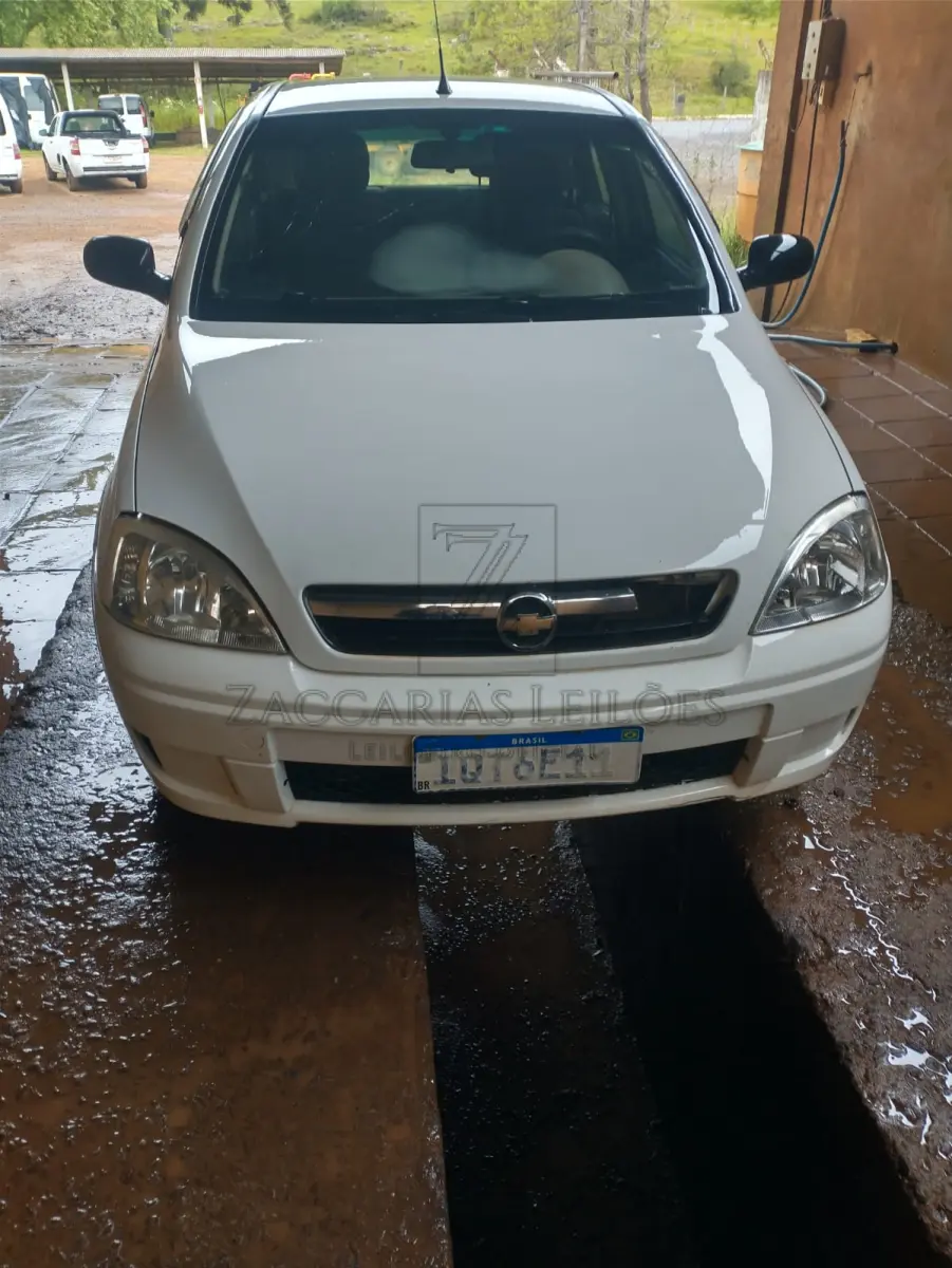 LOTE 001 - Um automóvel da marca GM-CHEVROLET/CORSA HATCH MAXX, ano/modelo	2010/2011, cor branca, placas IQT-6E11