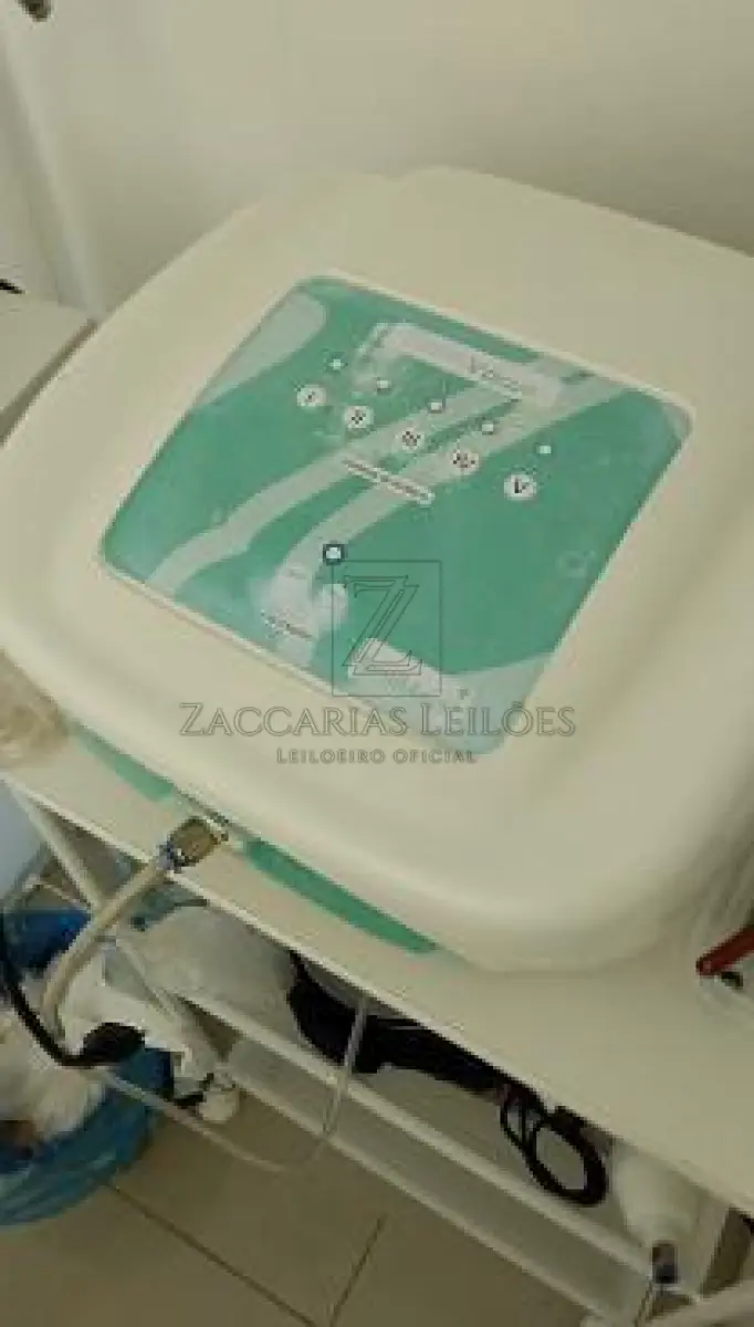 LOTE 004 - Um aparelho de Vacuoterapia (dermovacuo), marca BrasilMed, nº série 0044/13, em bom estado  de conservação e funcionamento.