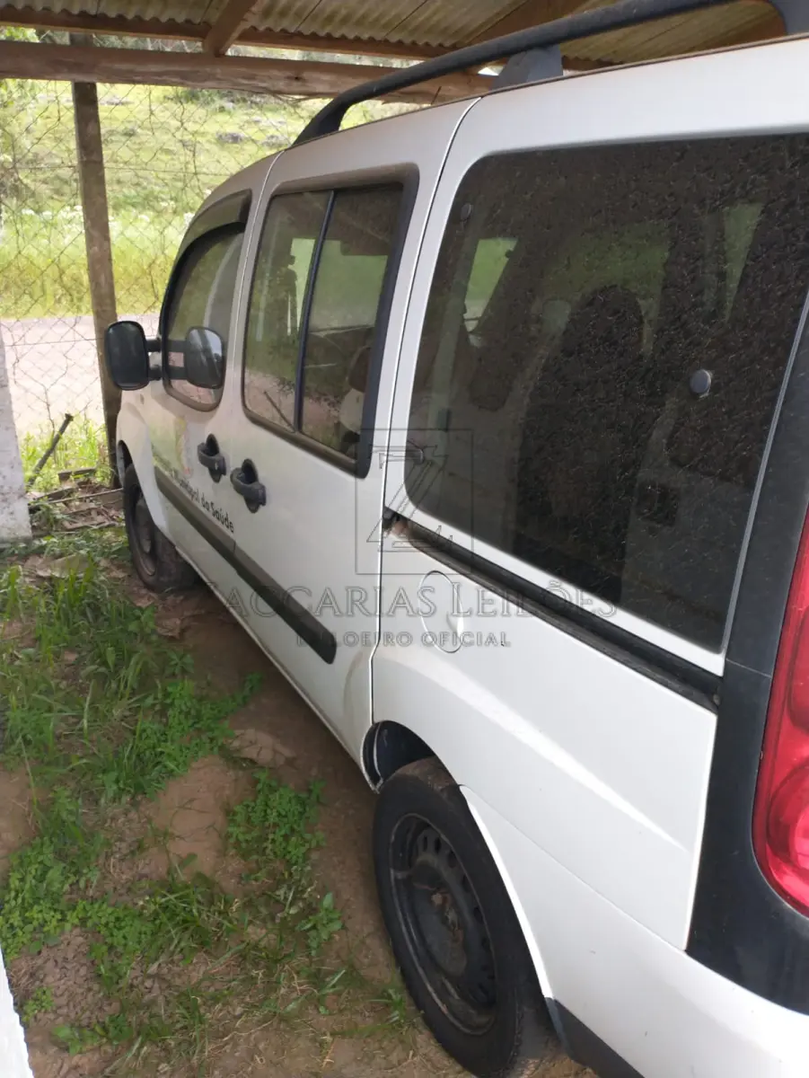 LOTE 004 - Um automóvel da marca FIAT/DOBLO ESSENCE 1.8, ano/modelo 2016, de cor Branca, placa IXF-4735.