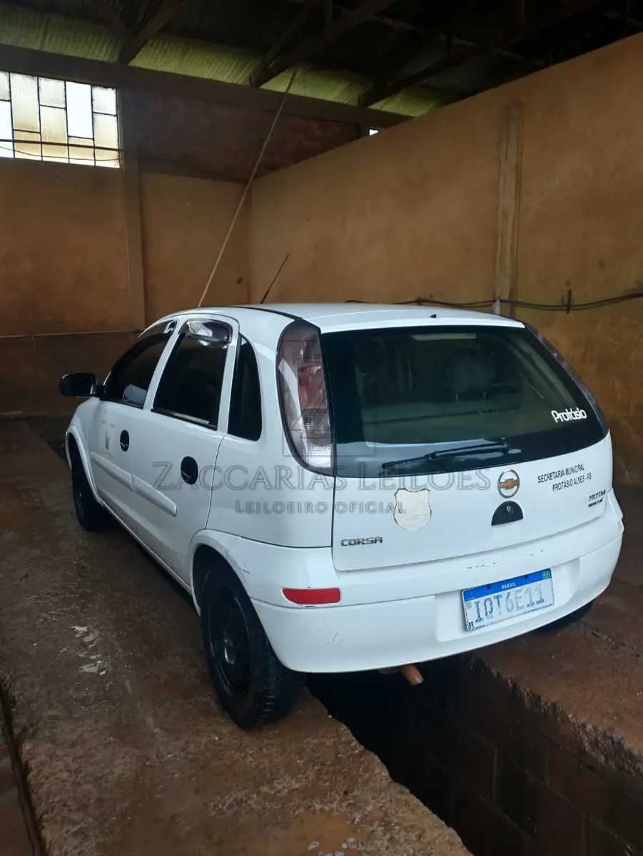 LOTE 001 - Um automóvel da marca GM-CHEVROLET/CORSA HATCH MAXX, ano/modelo	2010/2011, cor branca, placas IQT-6E11