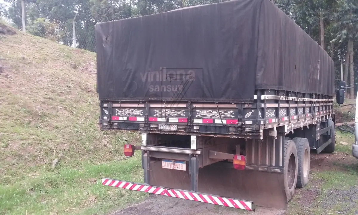 LOTE 011 - Carroceria Graneleira para Caminhão Truque, 7mX2,50m .