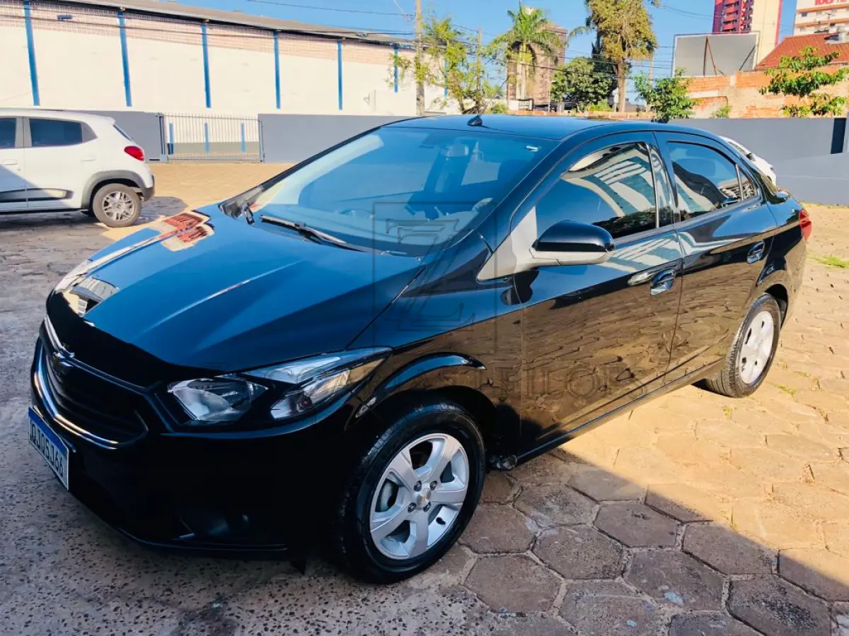 LOTE 001 - UM AUTOMÓVEL DA MARCA CHEVROLET/PRISMA 1.3MT LT, ANO/MODELO  2019/2019, COR PRETA, PLACAS QJQ-5966.