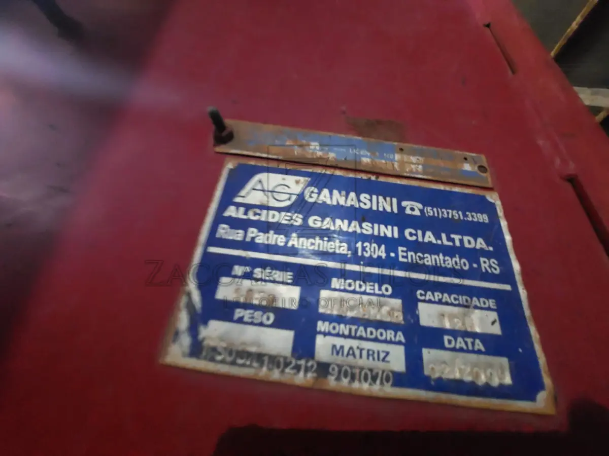 LOTE 002 - Um caminhão da marca FORD/CARGO 2428 E, placas IPO-8865, na cor vermelha, com carroceria basculante, à diesel, ano/modelo 2008/2009, RENAVAM 00127944630.