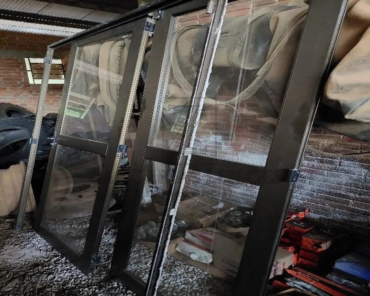 LOTE 020 - Aberturas de alumínio.