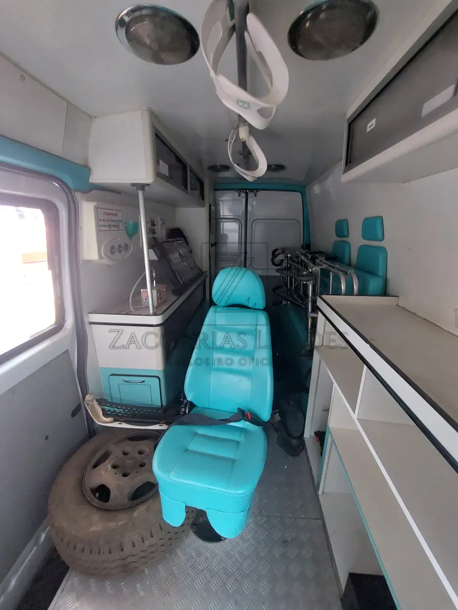 LOTE 005 - AMBULÂNCIA MERCEDES BENZ SPRINTER CDI TCA, COR BRANCA, ANO/MODELO 2008/2008, A DIESEL, PLACAS IPE-8249 . Necessita de reparos no motor.