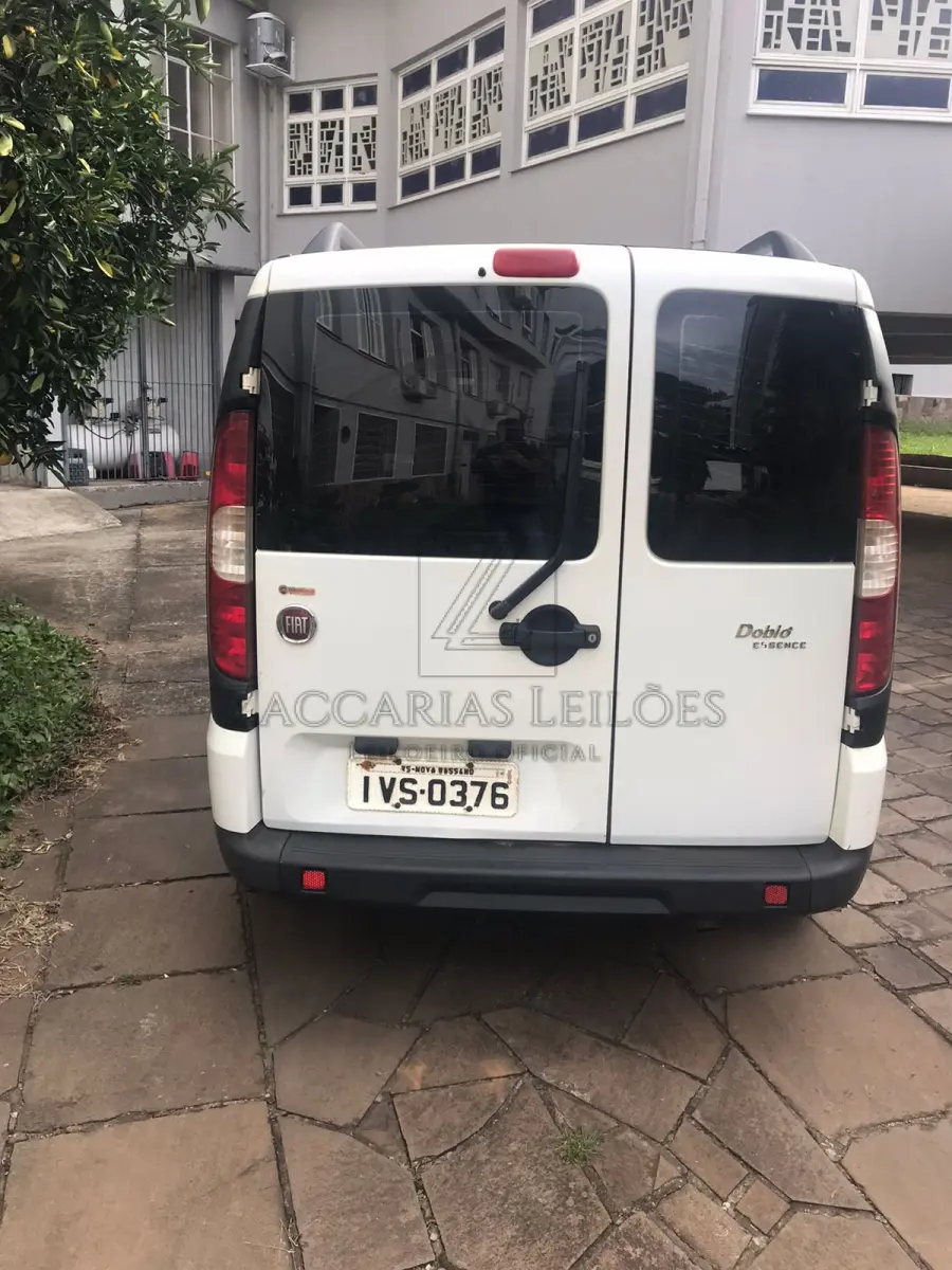 LOTE 006 - AUTOMÓVEL FIAT DOBLO ESSENCE 1.8, ANO/MODELO 2014/2014, COR BRANCA, CILINDRADA 1800CC, COMBUSTÍVEL ÁLCOOL/GASOLINA, 7 PASSAGEIROS, PLACAS IVS-0376, RENAVAM 01014367228