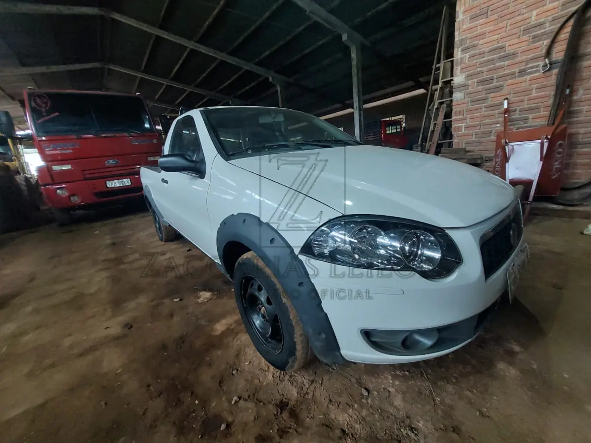 LOTE 003 - Uma camionete da marca FIAT/STRADA TREK FLEX, placas IPR-8961, na cor branca, carroceria aberta, ano/modelo 2009/2009, RENAVAM 00135128544.