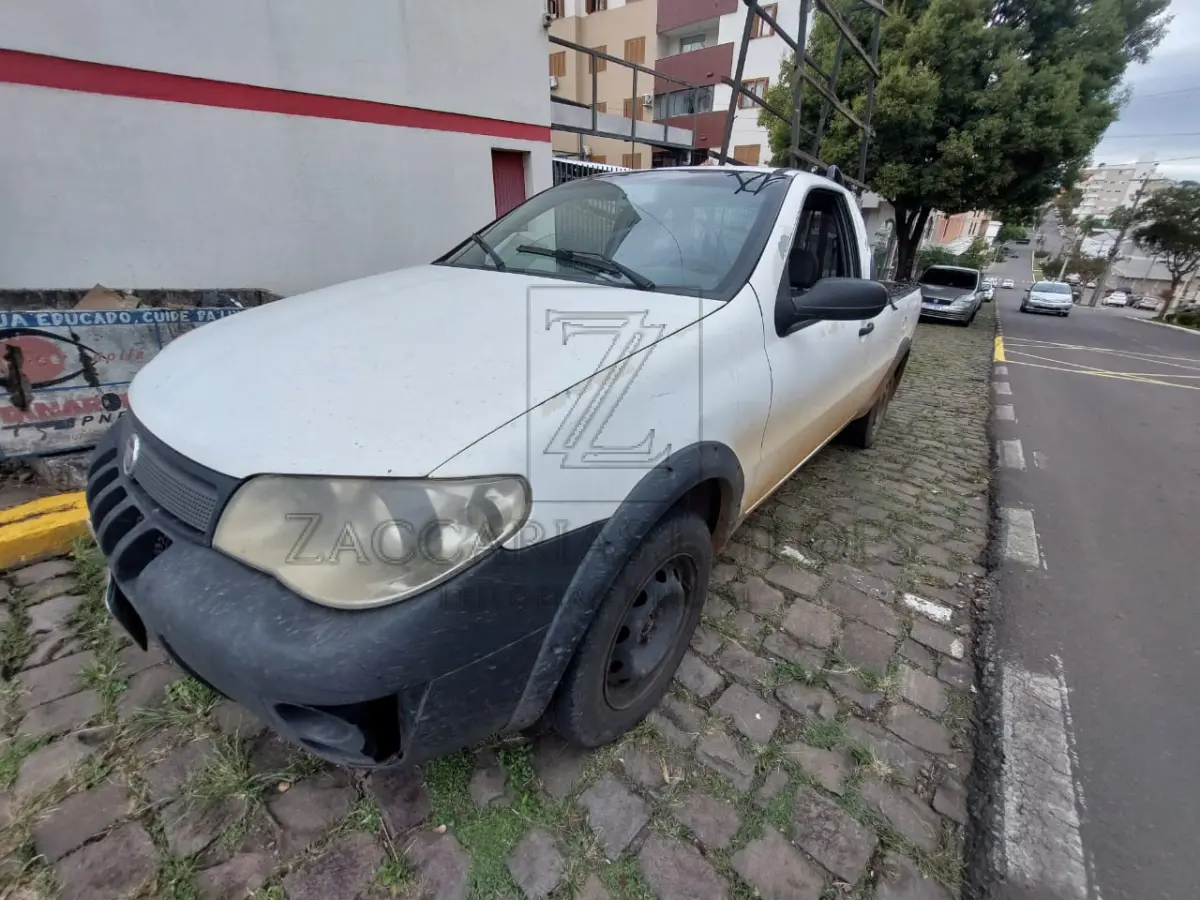 LOTE 005 - Uma camionete da marca FIAT/STRADA FIRE FLEX, placas IQV-3502, ano/modelo 2010/2010, na cor branca, RENAVAM 213139707.