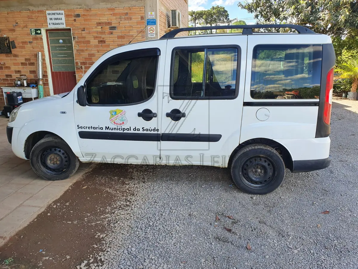 LOTE 004 - Um automóvel da marca FIAT/DOBLO ESSENCE 1.8, ano/modelo 2016, de cor Branca, placa IXF-4735.