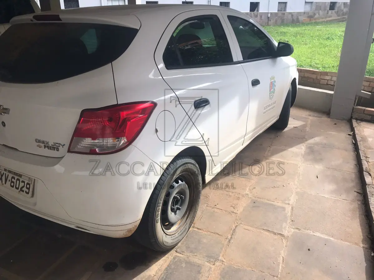 LOTE 007 - AUTOMÓVEL GM CHEVROLET ONIX JOYE 1.0 MT COR BRANCA, ANO/MODELO 2017/2017, 01117865476, MOTOR FLEX, PLACAS IXV-6029