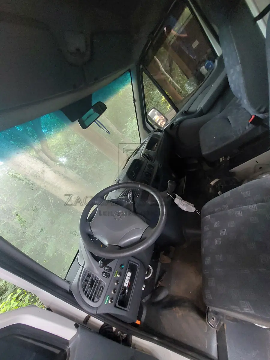 LOTE 005 - AMBULÂNCIA MERCEDES BENZ SPRINTER CDI TCA, COR BRANCA, ANO/MODELO 2008/2008, A DIESEL, PLACAS IPE-8249 . Necessita de reparos no motor.
