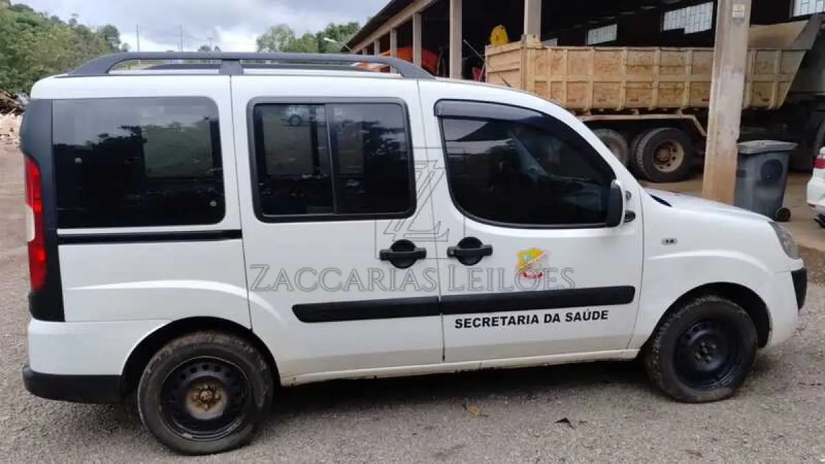 LOTE 003 - FIAT DOBLO ESSENCE E 1.8, ano/modelo 2017/2017, de cor branca, placa IXU-4085, motor flex.