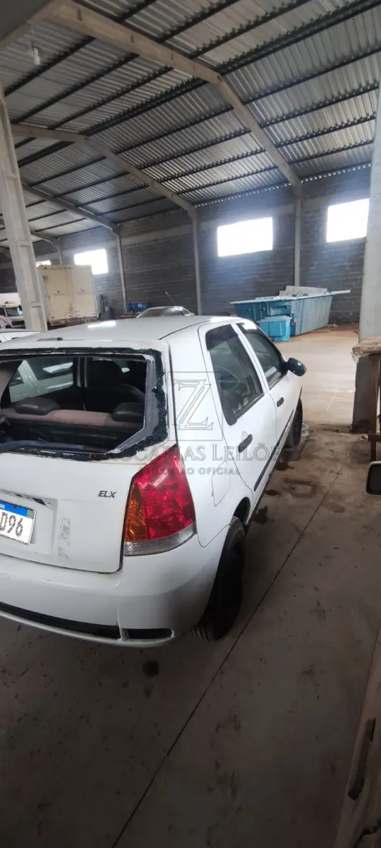 LOTE 006 - Um automóvel da marca FIAT/PALIO ELX, placas ILT-8D96, na cor branca, à gasolina, ano/modelo 2004/2004, RENAVAM 825835747.