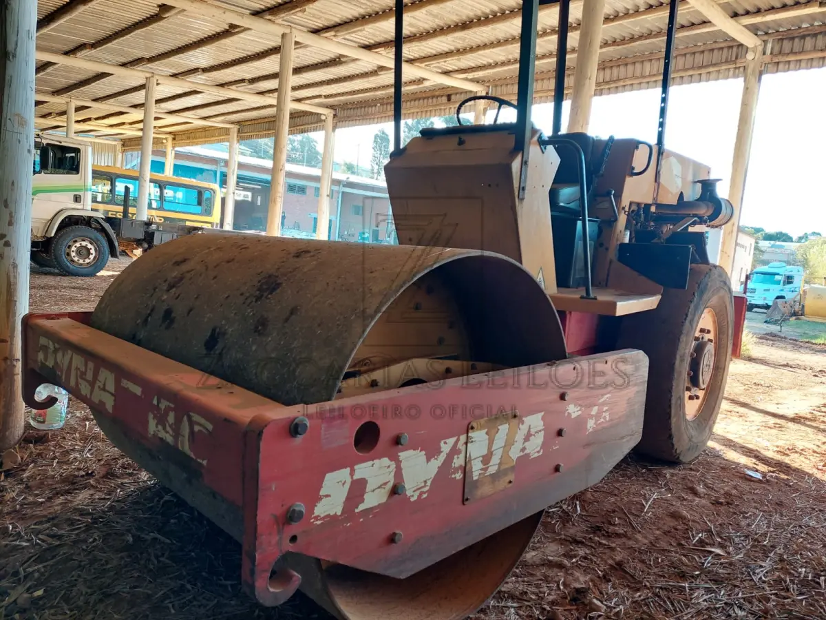 LOTE 005 - Rolo compactador marca DYNAPAC, ano 1997. (Bem nº 0647)