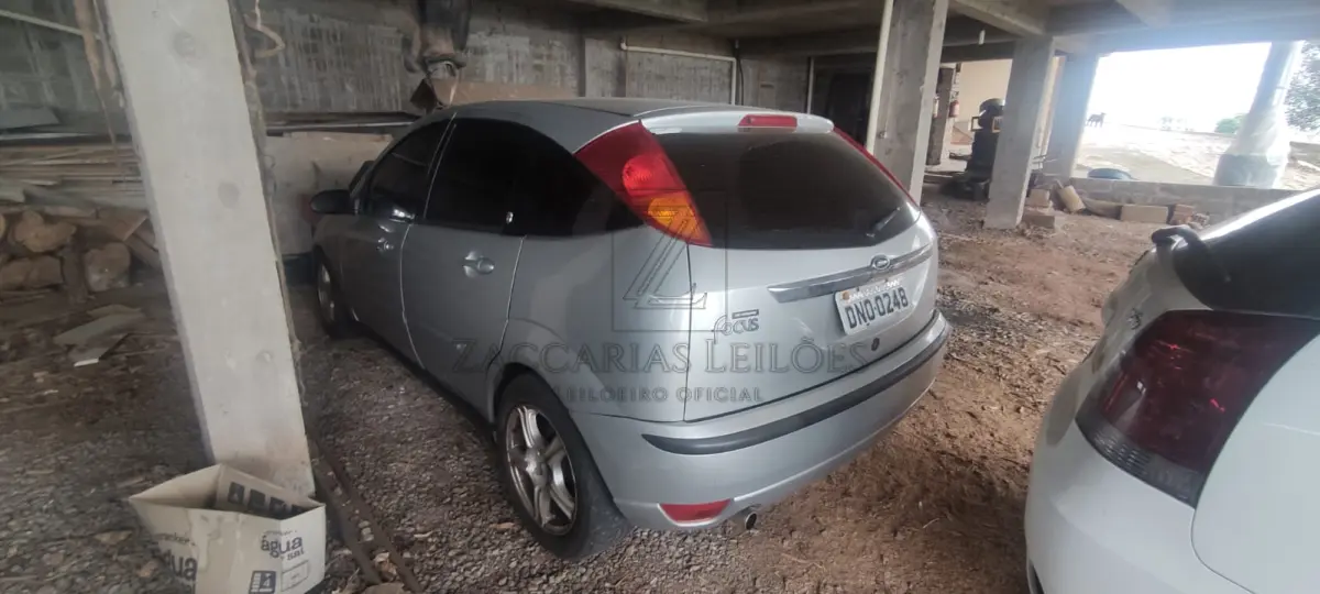 LOTE 013 - FORD/FOCUS GHIA 2.0LHA, Ano Modelo:2003/2004, Placa DNO 0248, Cor Prata, Combustível: Gasolina, RENAVAM 00818613866.