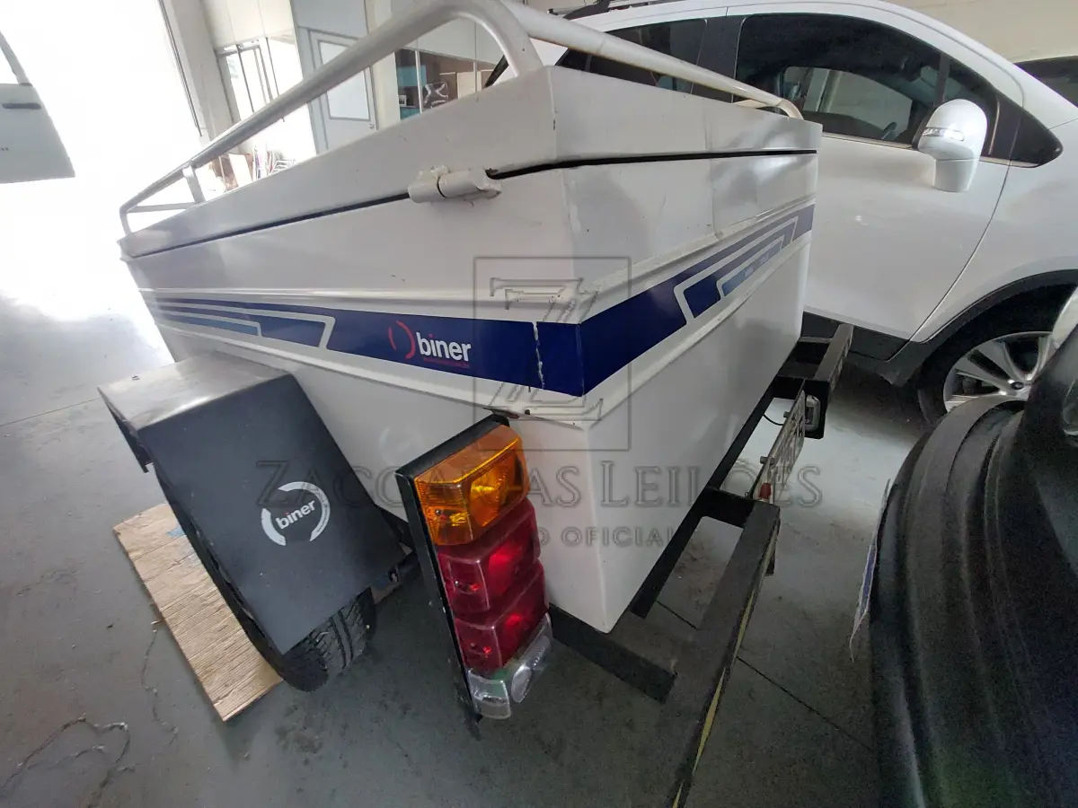 LOTE 002 - um semirreboque R/BINER  RB1C, carroceria fechada ano/modelo 2012/2012, cor branca, placa IVT-7575, RENAVAM 499269306.