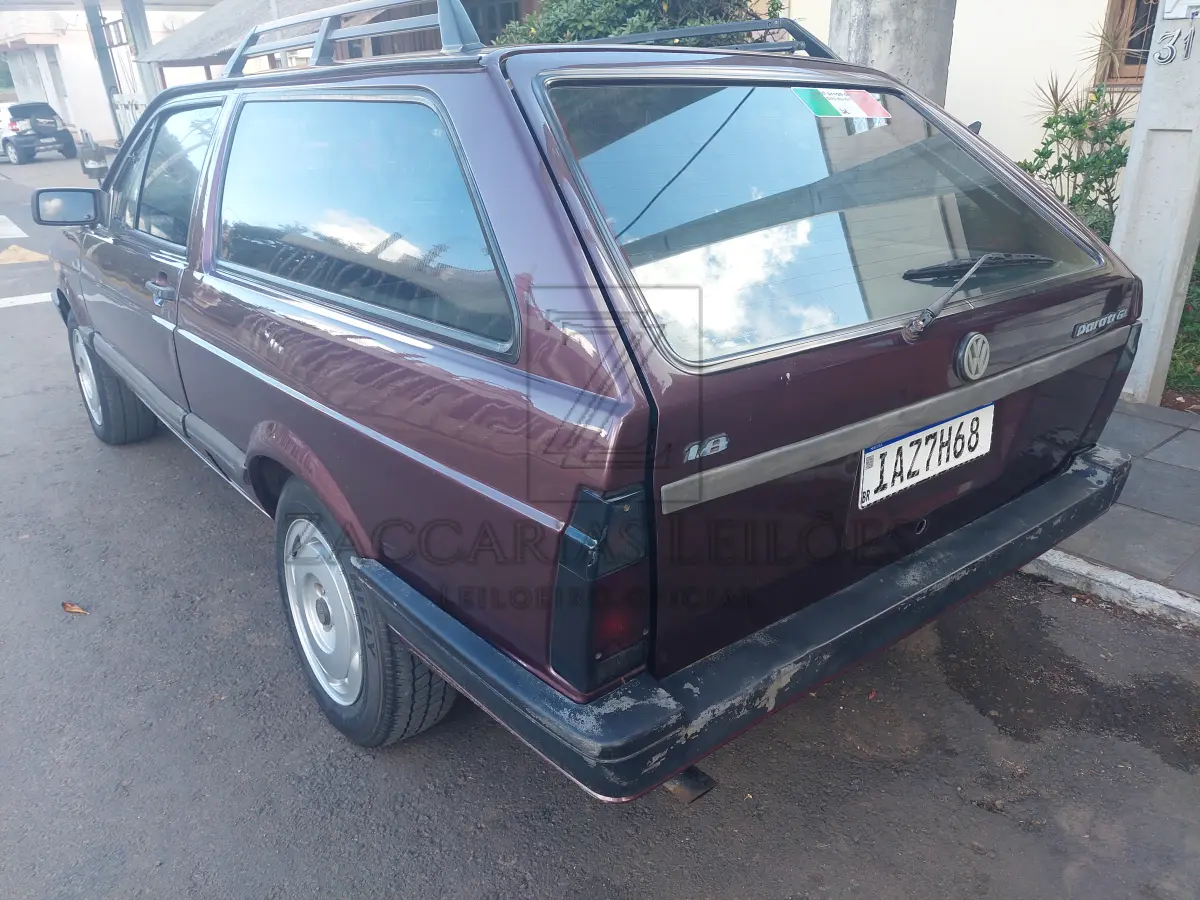 LOTE 003 - Um automóvel da marca VW-VOLKSWAGEN/PARATI GL 1.8, ano/modelo 1993/1993, cor vermelha, placas IAZ-7H68, RENAVAM 611971097.