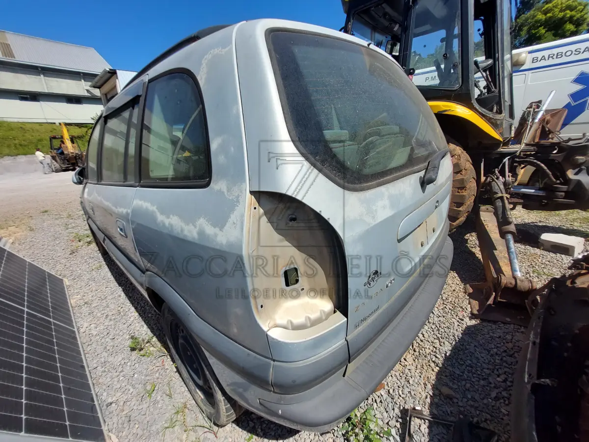 LOTE 008 - Veículo da marca CHEVROLET/ZAFIRA CD, placas ABW-1057, ano/modelo 2001/2002,  RENAVAM 00770924832, a gasolina.