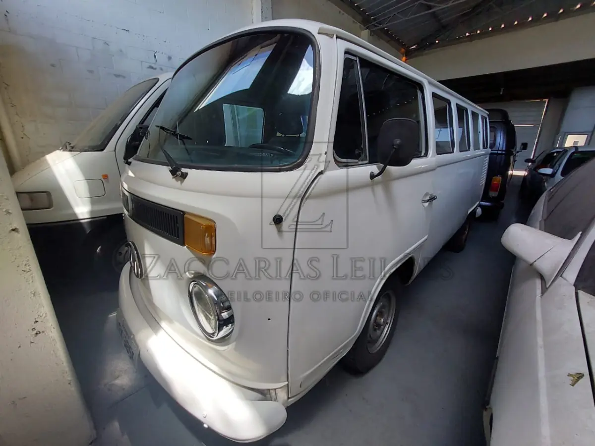 LOTE 004 - Uma camionete da marca VW/VOLKSWAGEN/KOMBI, placas IEK-5856, cor branca, ano/modelo 1996, , RENAVAM 648128148.