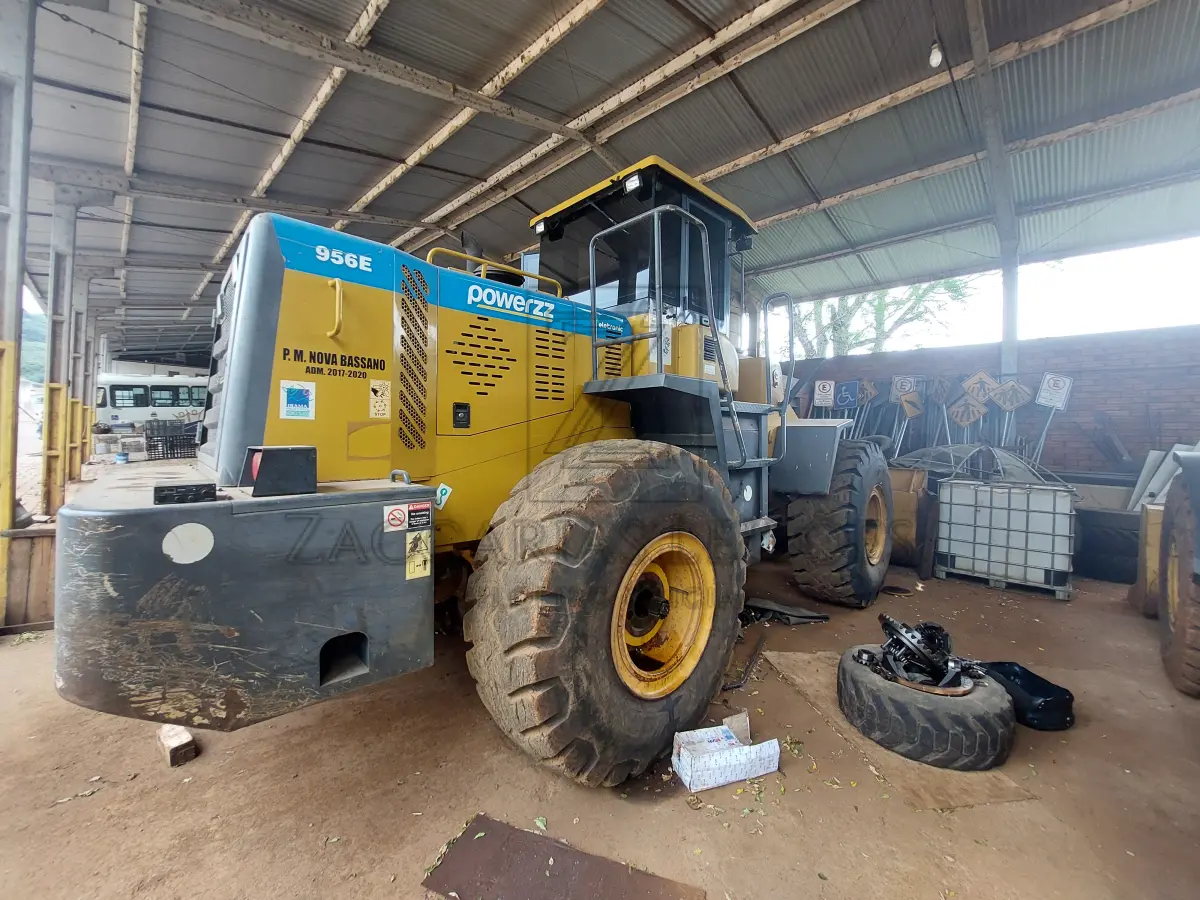 LOTE 001 - CARREGADEIRA DE RODAS POWERZZ, modelo 956E, ano 2018, 220 HP .