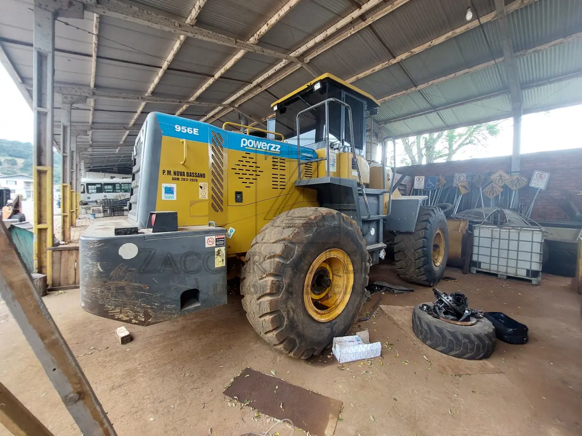 LOTE 001 - CARREGADEIRA DE RODAS POWERZZ, modelo 956E, ano 2018, 220 HP .