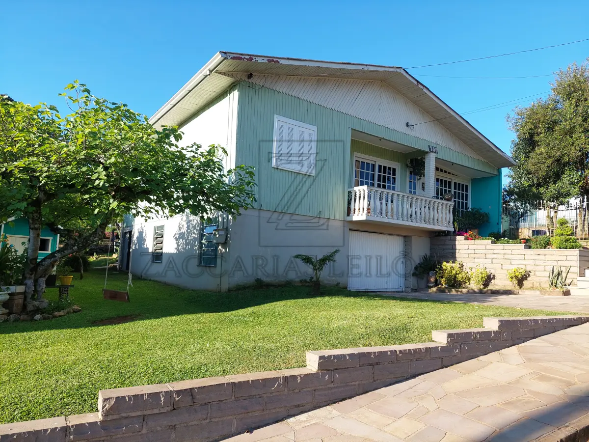 LOTE 002 - LOTE 08, da quadra A, do Loteamento Comachio, nesta cidade de formato irregular, com a área de  378,90m², localizado no quarteirão formado pela Rua do Trabalhador, Rua Dr. Tancredo de Almeida Neves,  BR-470 e Rua Padre Luis Mascarello, medindo e confrontando: ao NORTE, por 15,00m, com terras de José  Antônio Lunardi, Terezinha Lunardi Piano e Catarina Lunardi Vieira; ao SUL, por 15,00m, com a Rua do  Trabalhador, lado par, para a qual faz frente; ao OESTE, por 25,25m, com o lote 09, e ao LESTE, donde  dista 110,35m da Dr. Tancredo de Almeida Neves, por 25,30m, com o lote 07. Matrícula nº 23.571 do R.I.  da Comarca de Nova Prata RS.