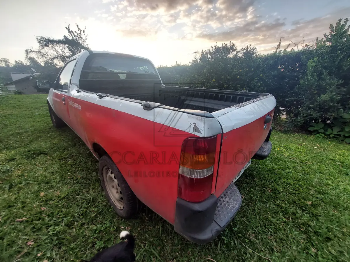 LOTE 001 - Um Veículo marca/modelo: FORD/COURIER 1.6 L, Placa: IJK4550, Ano/modelo: 2000/2000,  Placa: IJK4550, RENAVAM: 733837255, Tipo: Caminhonete, Cor: Prata, Espécie: Carga.
