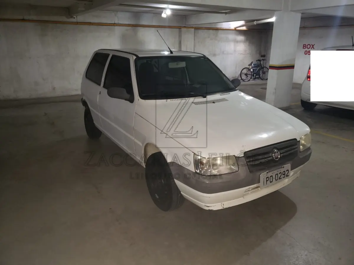 LOTE 006 - Um automóvel da marca FIAT/UNO MILLE ECONOMY, placas IPO0292, na cor branca, ano  modelo 2009/2009, RENAVAM 125795882.