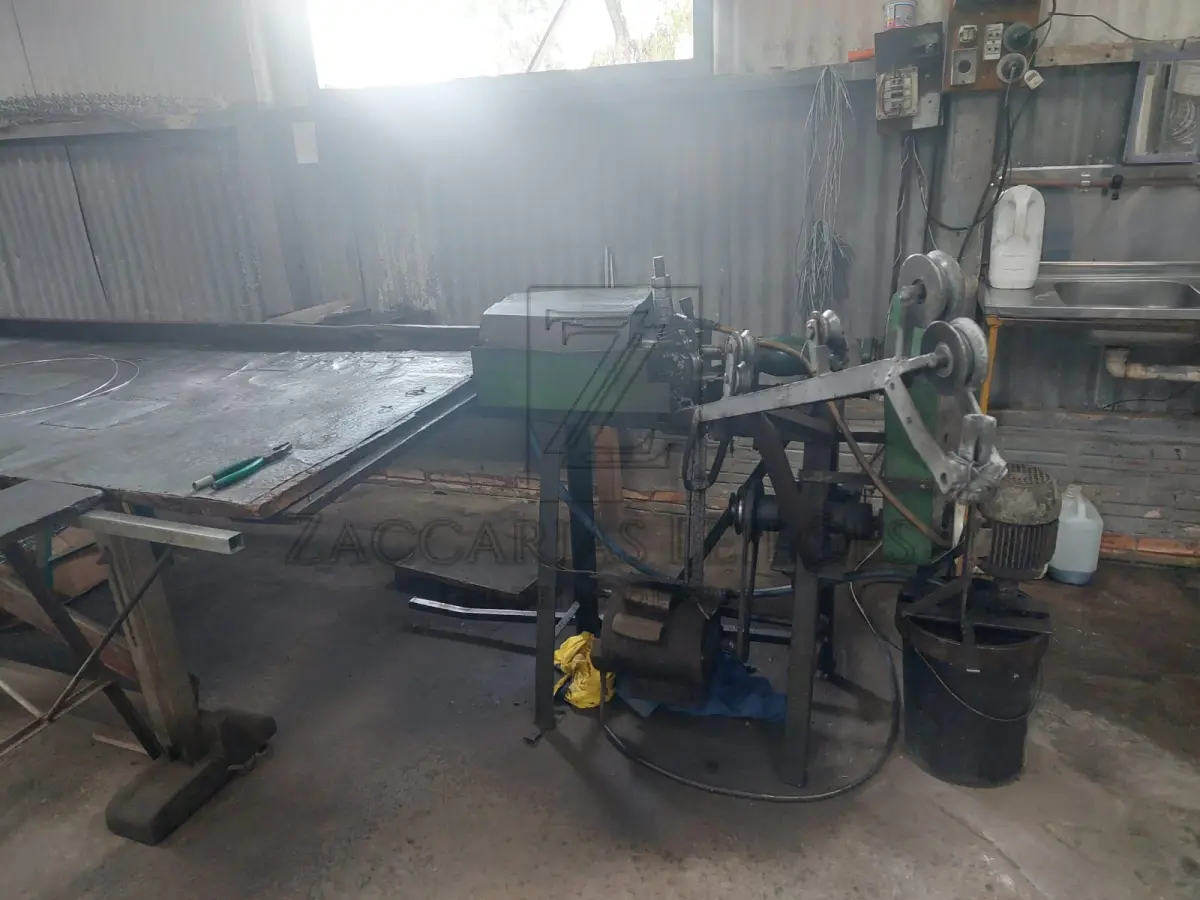 LOTE 003 - Máquina de fazer telas.
