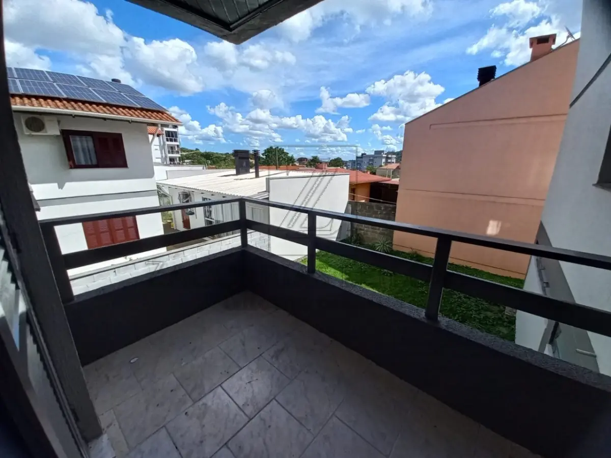 LOTE 001 - Um Apartamento nº 102, do Edifício Residencial Peretti, nº 565, localizado no térreo ou segundo  pavimento, de fundos de quem olha o edificio pela Rua Conselheiro Zottis, com area real privativa de  86,6242m², área real de uso comun de 14,2803m², perfazendo a area real total de 100,9045m²,  correspondendo-lhe nas partes comuns do edificio, indivisiveis e inalienaveis, inclusive no terreno onde o  mesmo se acha edificado, a fração ideal de 0,085390, composto de sala, cozinha, area de serviço,  circulação, dois dormitorios, banheiro social e duas sacadas. O priedio foi edificado no ano de 2006, sobre  o terreno constituido do lote numero 10 da quadra B, do Loteamento Dona Nilda, nesta cidade com a área  de 479,75m², medindo 19,00m de frente ao leste, à Rua Vereador Carlos Prescendo, e 25,24m ao norte, de  frente a Rua Conselheiro Zottis, com quem forma esquina. Matrícula 17.714 do R. I. de Nova Prata RS. De  acordo com o contrato de compra e venda, o apartamento e o box 102 somam o total de 100,9045m² de  área. De modo geral, o apartamento está em bom estado de conservação, porém necessita de alguns  reparos.