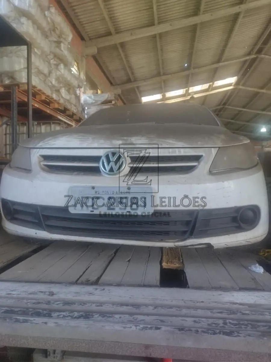 LOTE 010 - Um automóvel da marca VW-VOLKSWAGEN/GOL 1.0, placas IRC-2581, cor branca,  ano/modelo 2010/2011, RENAVAM 231553986.