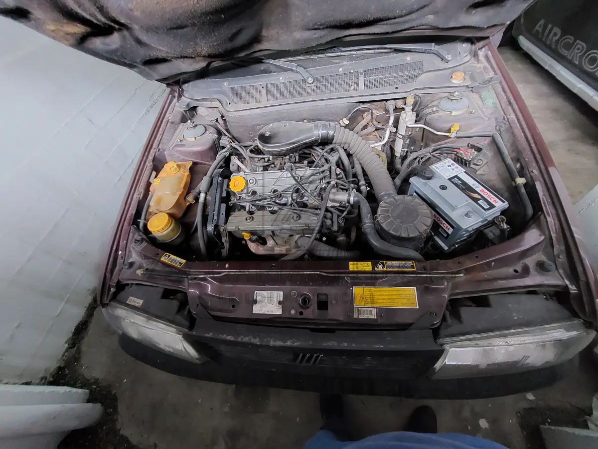 LOTE 002 - Um automóvel da marca FIAT/TEMPRA SX, placas IHF-8498, na cor vermelha,  ano/modelo 1998/1998, à gasolina, RENAVAM 00694527157.