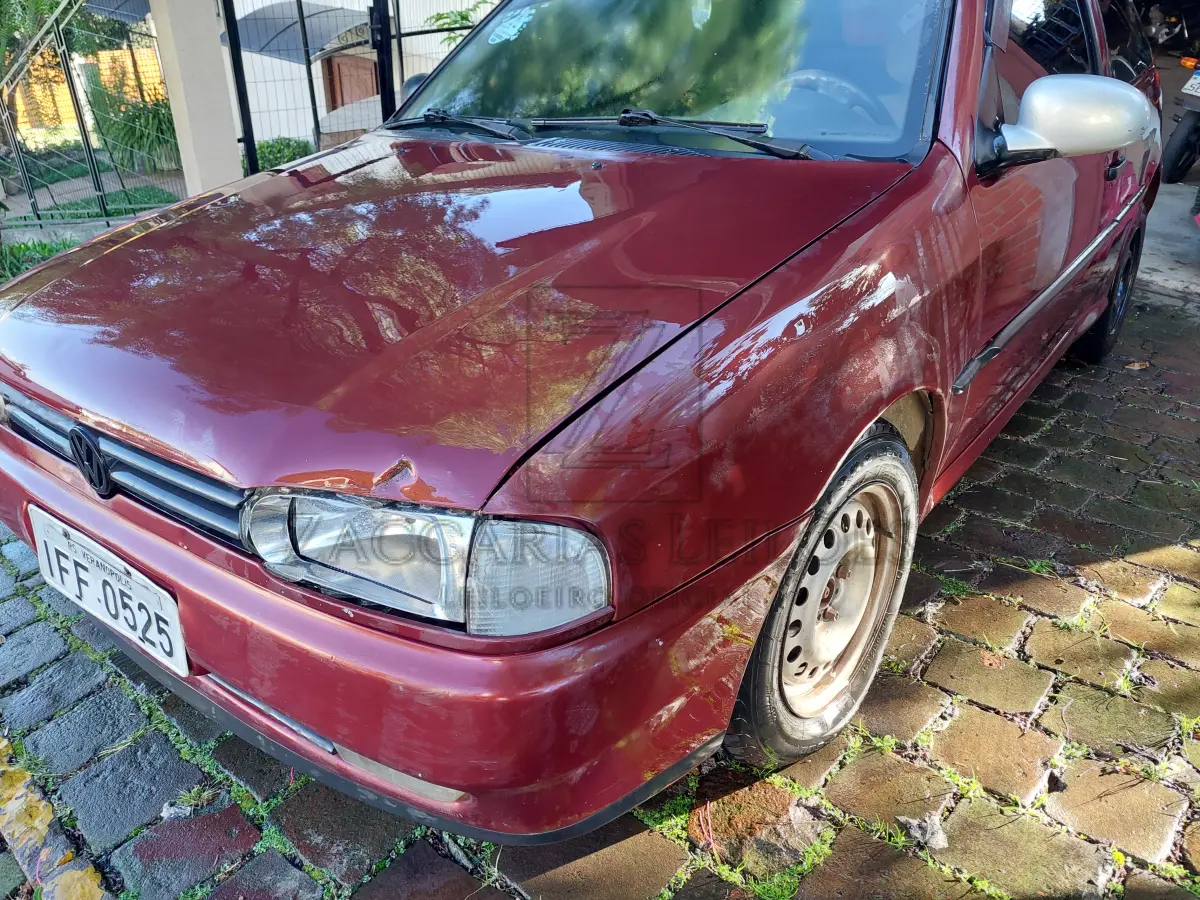 LOTE 005 - Um automóvel da marca VW-VOLKSWAGEN/GOL CLI, placas IFF-0525, ano/modelo 1996/1996, na  cor vermelha, RENAVAM 658685368.