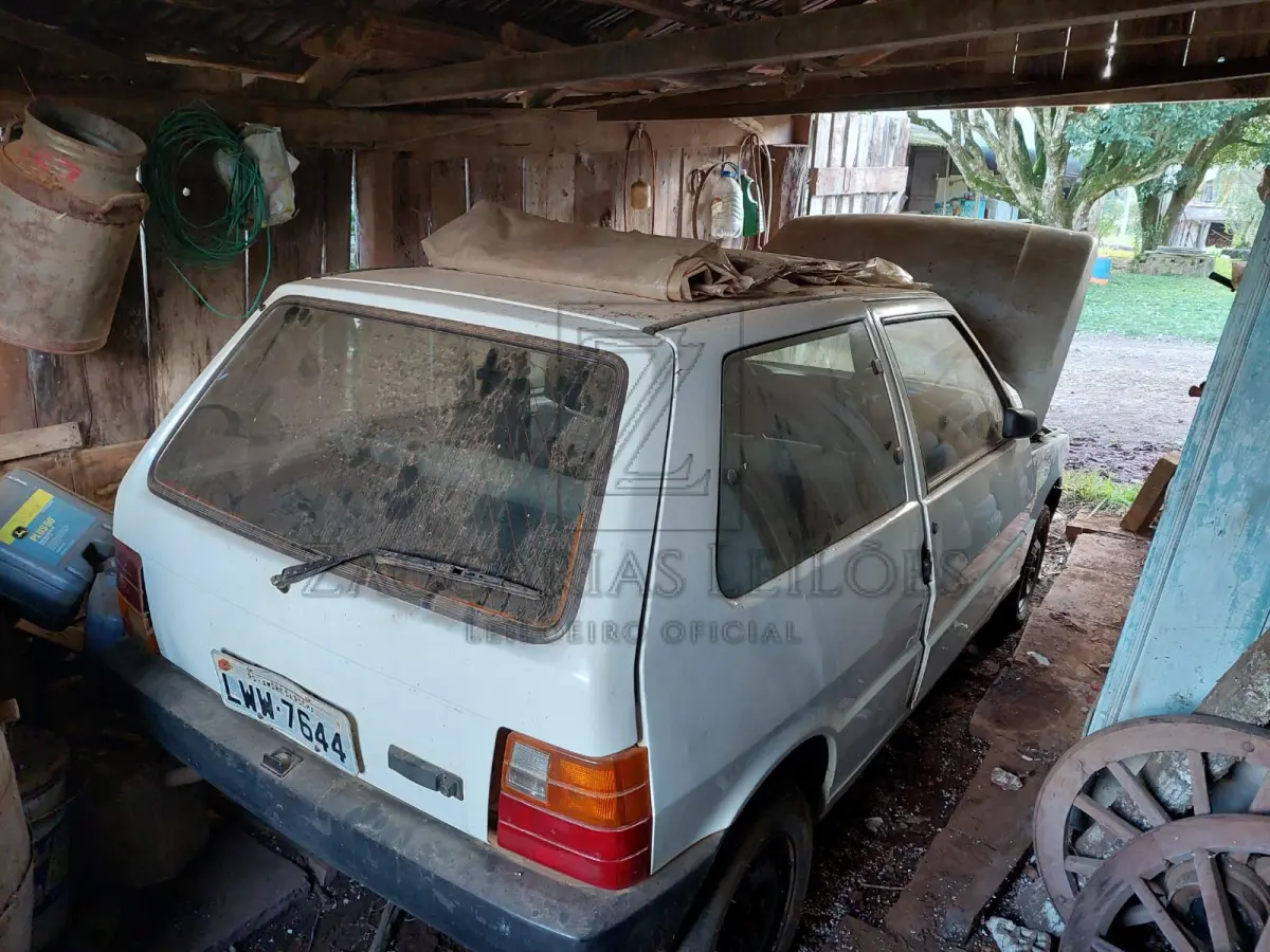 LOTE 009 - Um automóvel da marca FIAT/UNO ELETRONIC, placas LWW-7644, na cor branca,  gasolina, ano/modelo 1995/1995, RENAVAM 633344001.