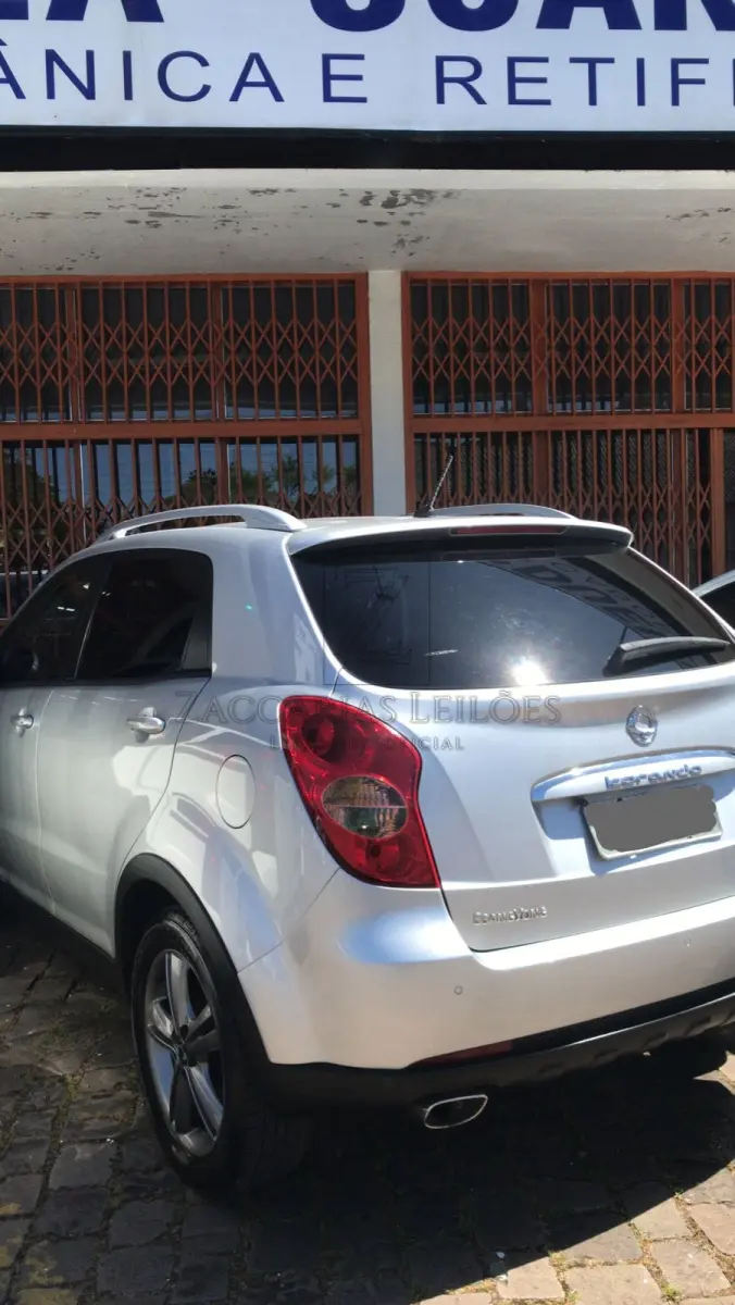 LOTE 001 - Um automóvel da marca SANGYONG KORANDO C AT, ano/modelo 2011/2012, de cor Prata,   à diesel, 175CV.