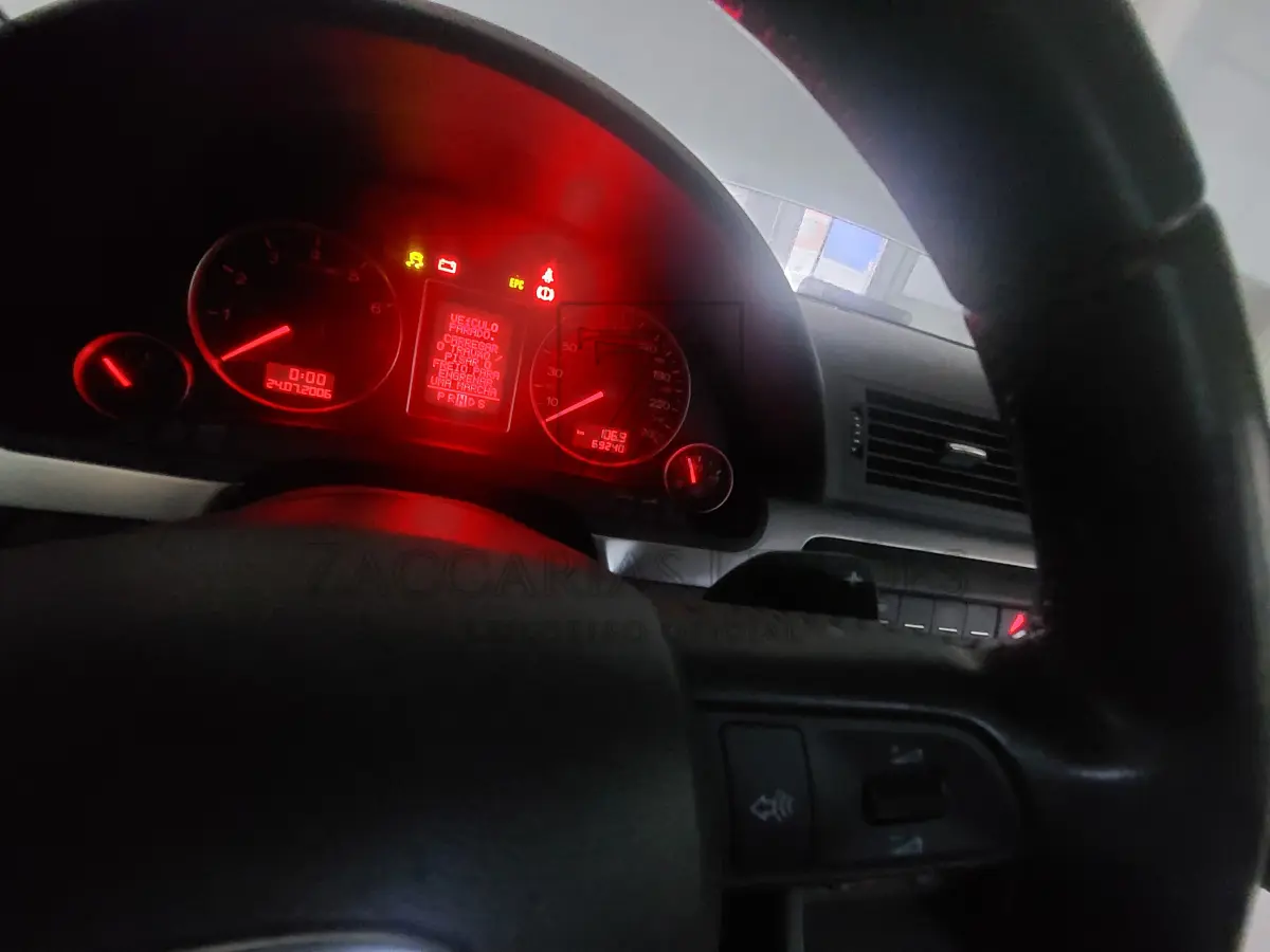 LOTE 001 - AUDI A4 1.8T, cor prata, 2007/2008, placas IXX0025, cor prata,  RENAVAM 00960529764.