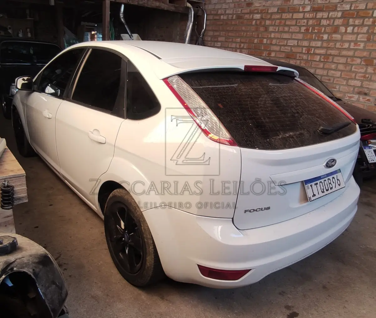 LOTE 005 - Um automóvel da marca I/FORD FOCUS HC FLEX, placa ITQ0B96, na Cor: Branca, à gasolina,  Ano/modelo: 2012/2013, RENAVAM: 490751709.