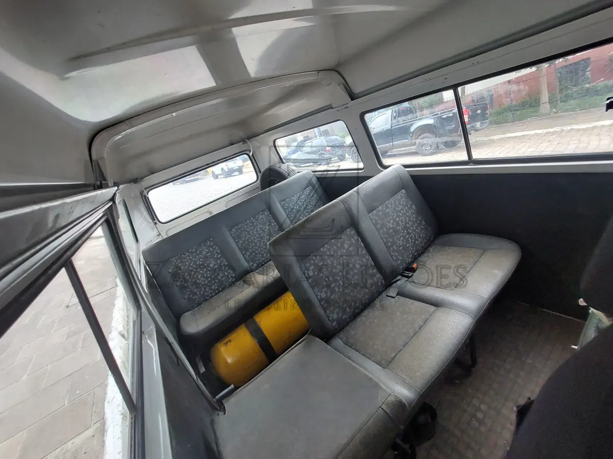 LOTE 005 - Uma camionete da marca VW/KOMBI, placas INZ-6329, ano/modelo 2007/2008, na cor branca, RENAVAM 928348652, à Gasolina/Álcool e GNV.
