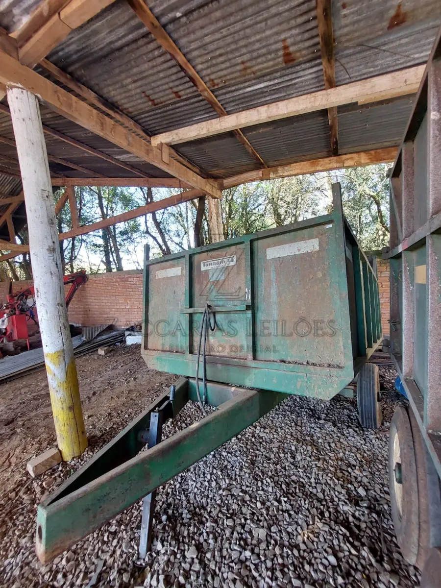 LOTE 009 - Carreta agrícola metálica da marca TORNMAQ.