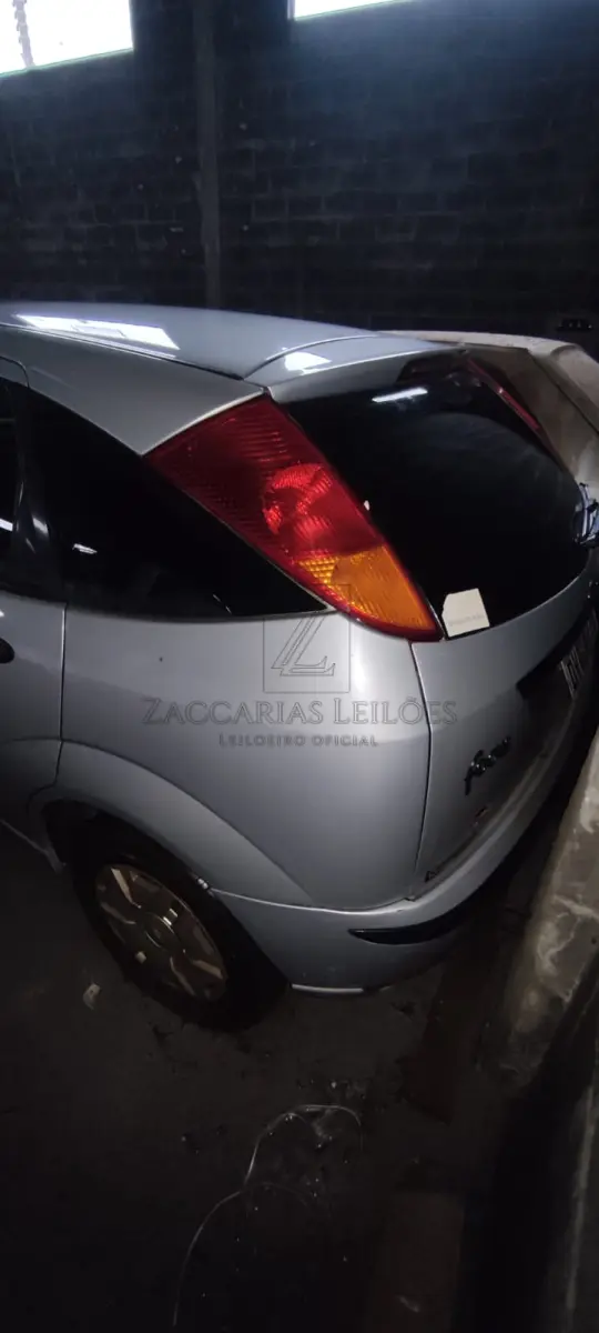 LOTE 003 - Um automóvel da marca FORD/FOCUS 1.6L HA, placas DVL-4718, ano/modelo 2006/2007, na cor  prata, RENAVAM 903306832.