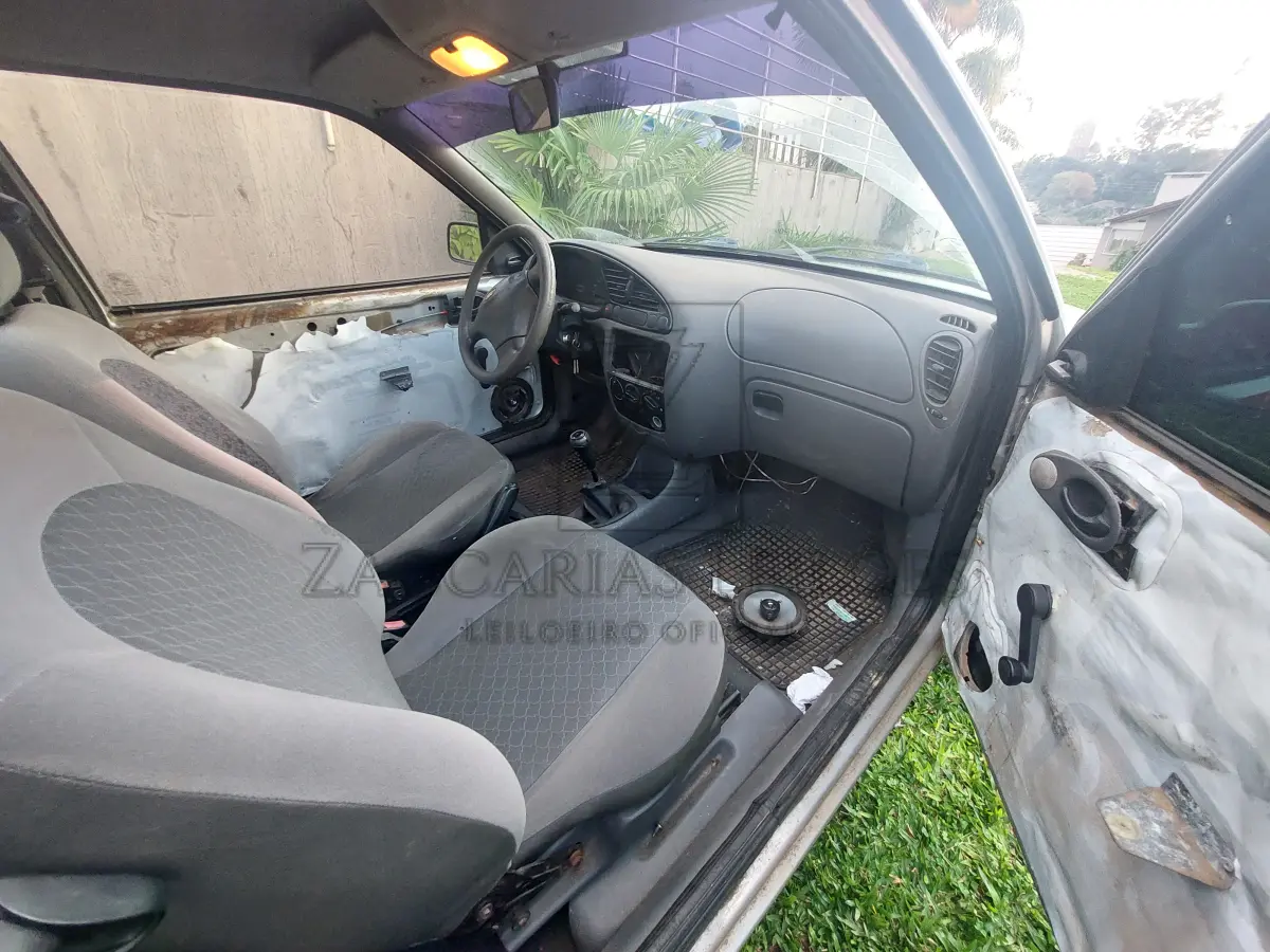 LOTE 001 - Um Veículo marca/modelo: FORD/COURIER 1.6 L, Placa: IJK4550, Ano/modelo: 2000/2000,  Placa: IJK4550, RENAVAM: 733837255, Tipo: Caminhonete, Cor: Prata, Espécie: Carga.