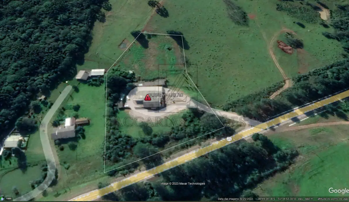 LOTE 001 - Parte dos lotes Rurais Nºs 02 e letra “D” da Linha Jose Bonifácio o primeiro distrito deste  Município, com a érea de 12.100,00m2, com duas casas de alvenaria, confrontando: ao NORTE, com  Elide Roncatto, na extensão de 161,30m; ao SUL, ne mesma extensão, com Ricieri Polesello; a LESTE,  na extensão de 75,00m com Ricieri Polesello e ao OESTE, com a estrada geral Buarque de Macedo, na  extensão de 75,00m de frente. Imóvel Registrado na matrícula de nº 3590 do Registro de Imóveis da  Comarca de Nova Prata/RS.