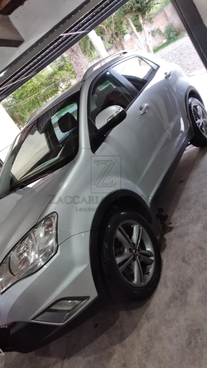 LOTE 001 - Um automóvel da marca SANGYONG KORANDO C AT, ano/modelo 2011/2012, de cor Prata,   à diesel, 175CV.
