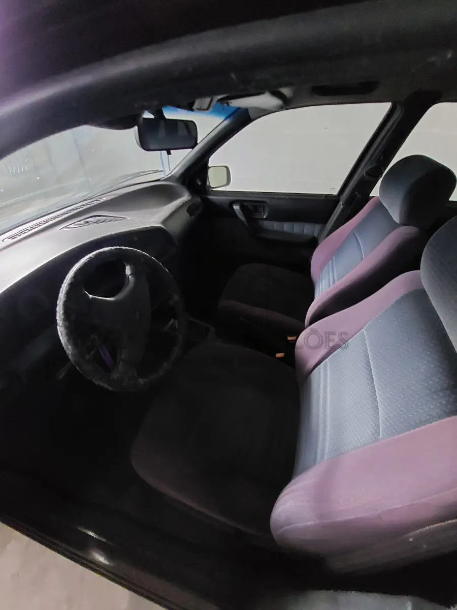 LOTE 002 - Um automóvel da marca FIAT/TEMPRA SX, placas IHF-8498, na cor vermelha,  ano/modelo 1998/1998, à gasolina, RENAVAM 00694527157.