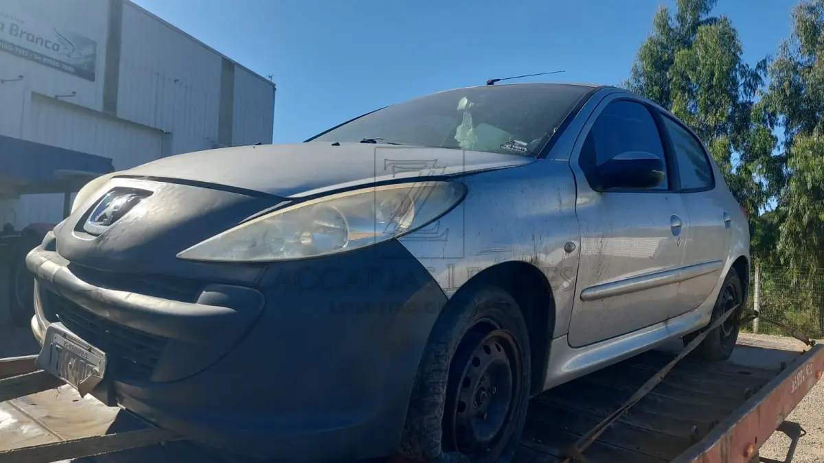 LOTE 005 - Um automóvel da marca I/PEUGEOT 207HB XR, placas ITK-4062, cor prata, ano/modelo 2012/2013, RENAVAM 480898367.