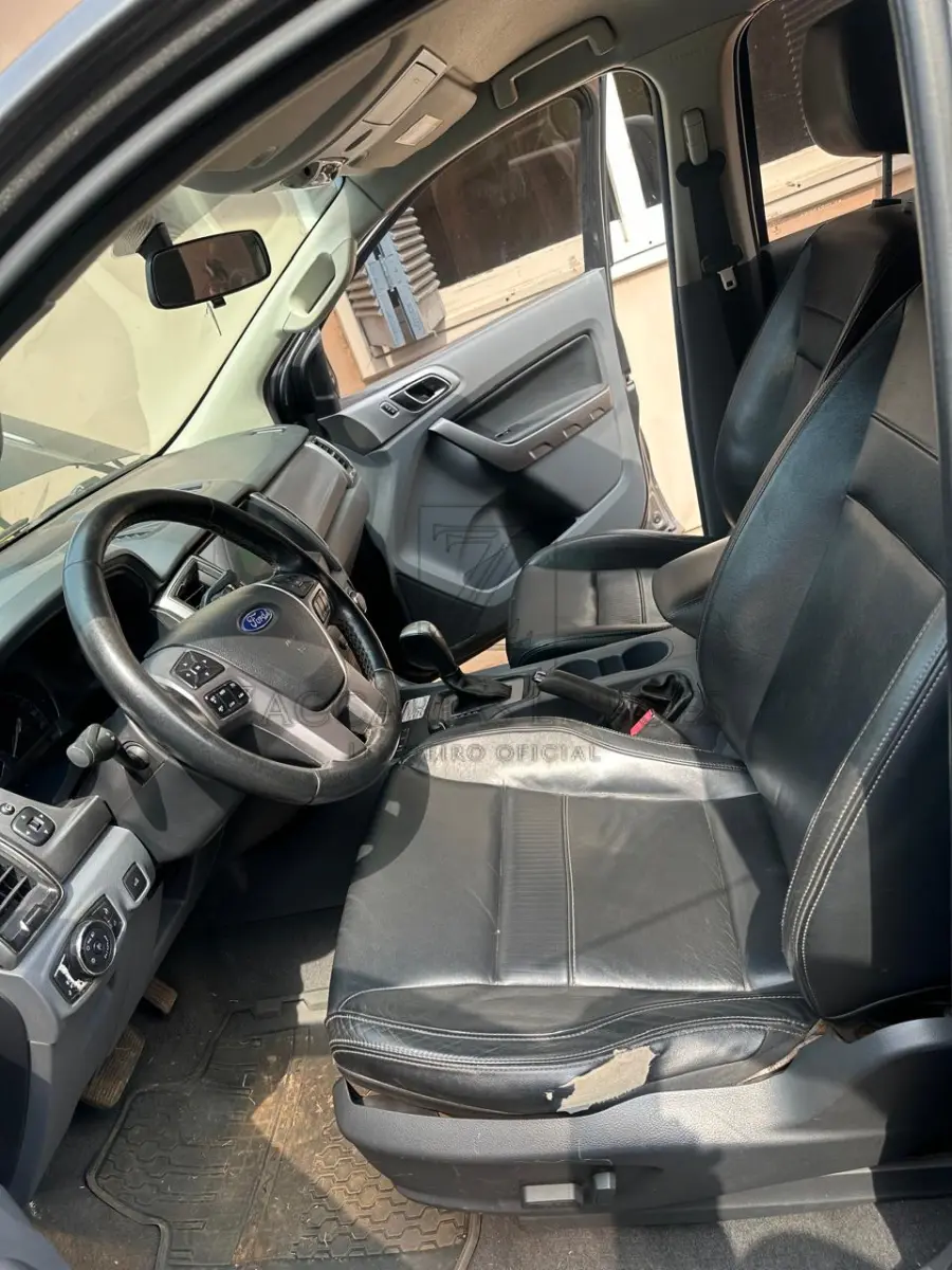LOTE 004 - Um automóvel da marca FORD/RANGER cabine dupla, placas IYS2A76, ano/modelo 2018/2019,  na cor cinza, à Diesel, carroceria aberta, RENAVAM 1162233840.