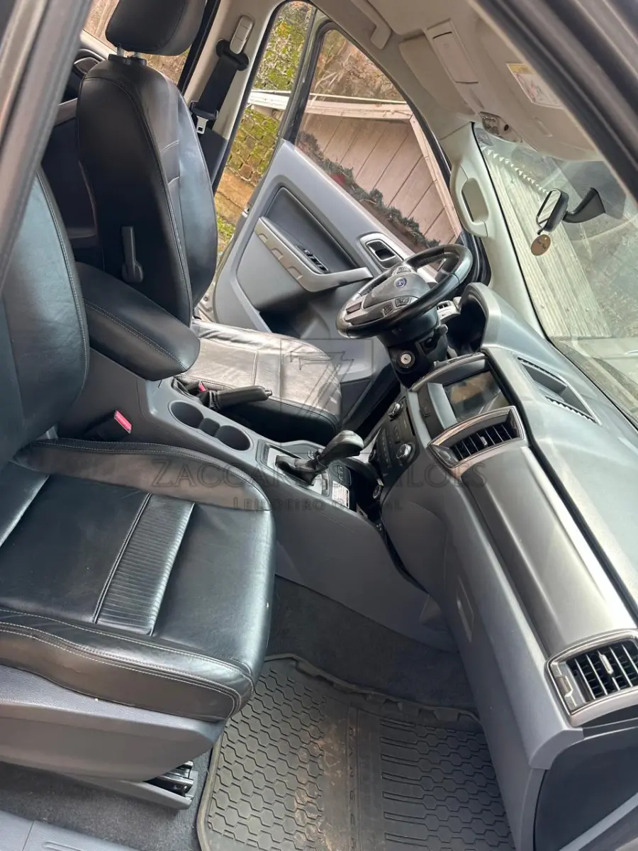 LOTE 004 - Um automóvel da marca FORD/RANGER cabine dupla, placas IYS2A76, ano/modelo 2018/2019,  na cor cinza, à Diesel, carroceria aberta, RENAVAM 1162233840.